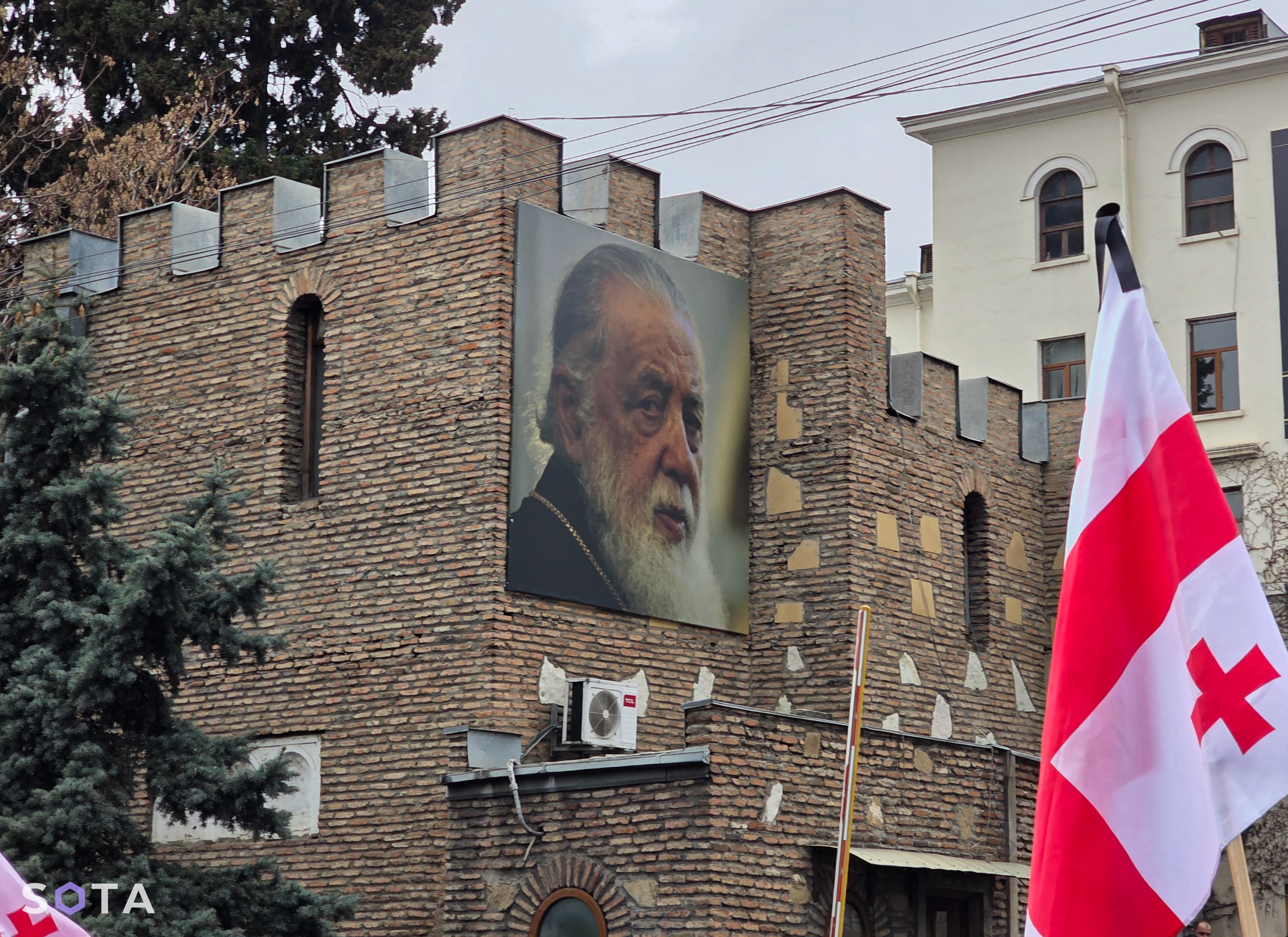 Обложка статьи Крестный отец Грузии: как в Тбилиси прощались с католикосом Илией II