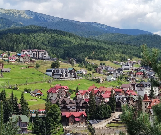 «Посетить Буковель в промежутке между горными тропами - это очень познаквательно и интересно. Такой себе локальный рай для элиты» (Андрей Сапунов)
Фото:&nbsp;Андрей Сапунов&nbsp; &nbsp;&nbsp;