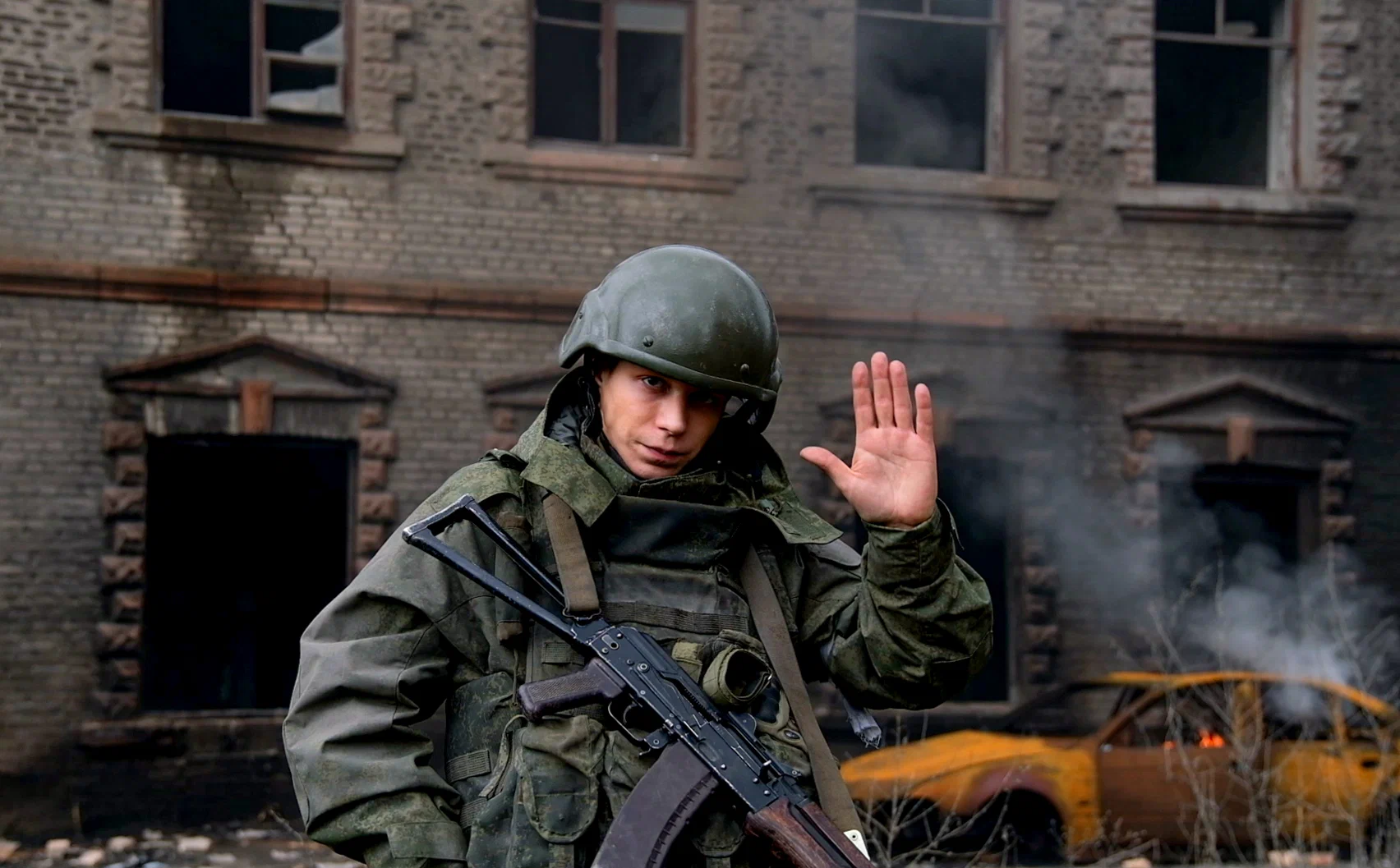 Фото со съёмок фильма «Малыш»
kinopoisk.ru