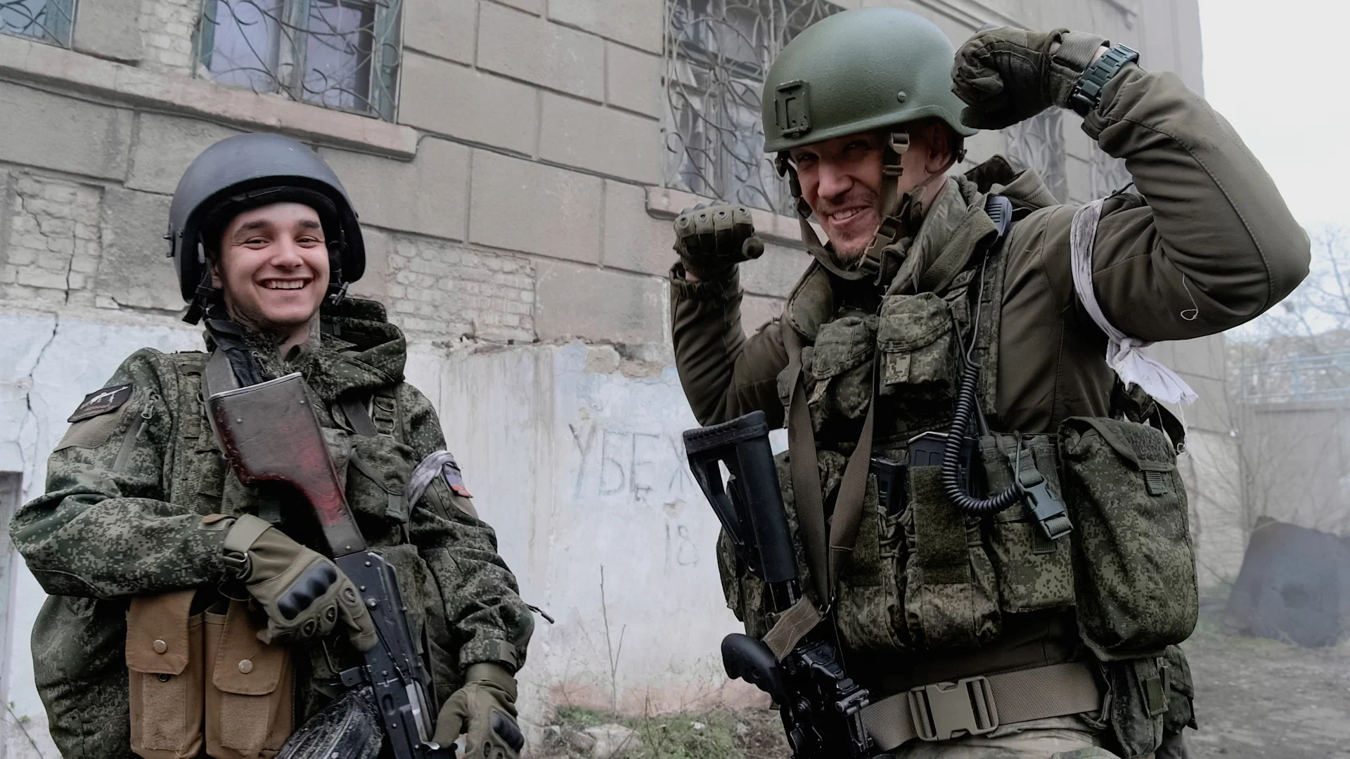 Фото со съёмок фильма «Малыш»
kinopoisk.ru