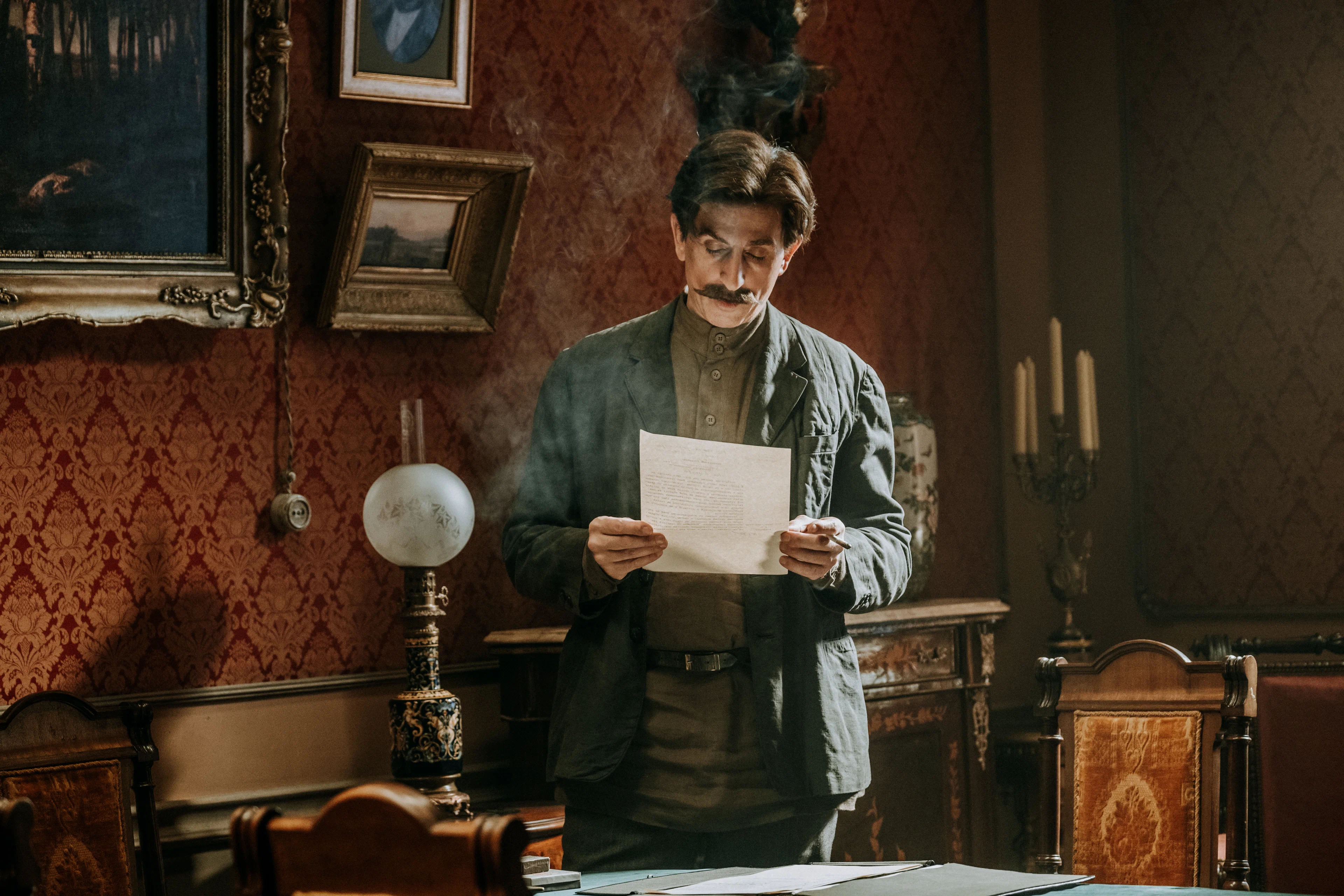 Кадр из сериала «Хроники русской революции» / kinopoisk.ru