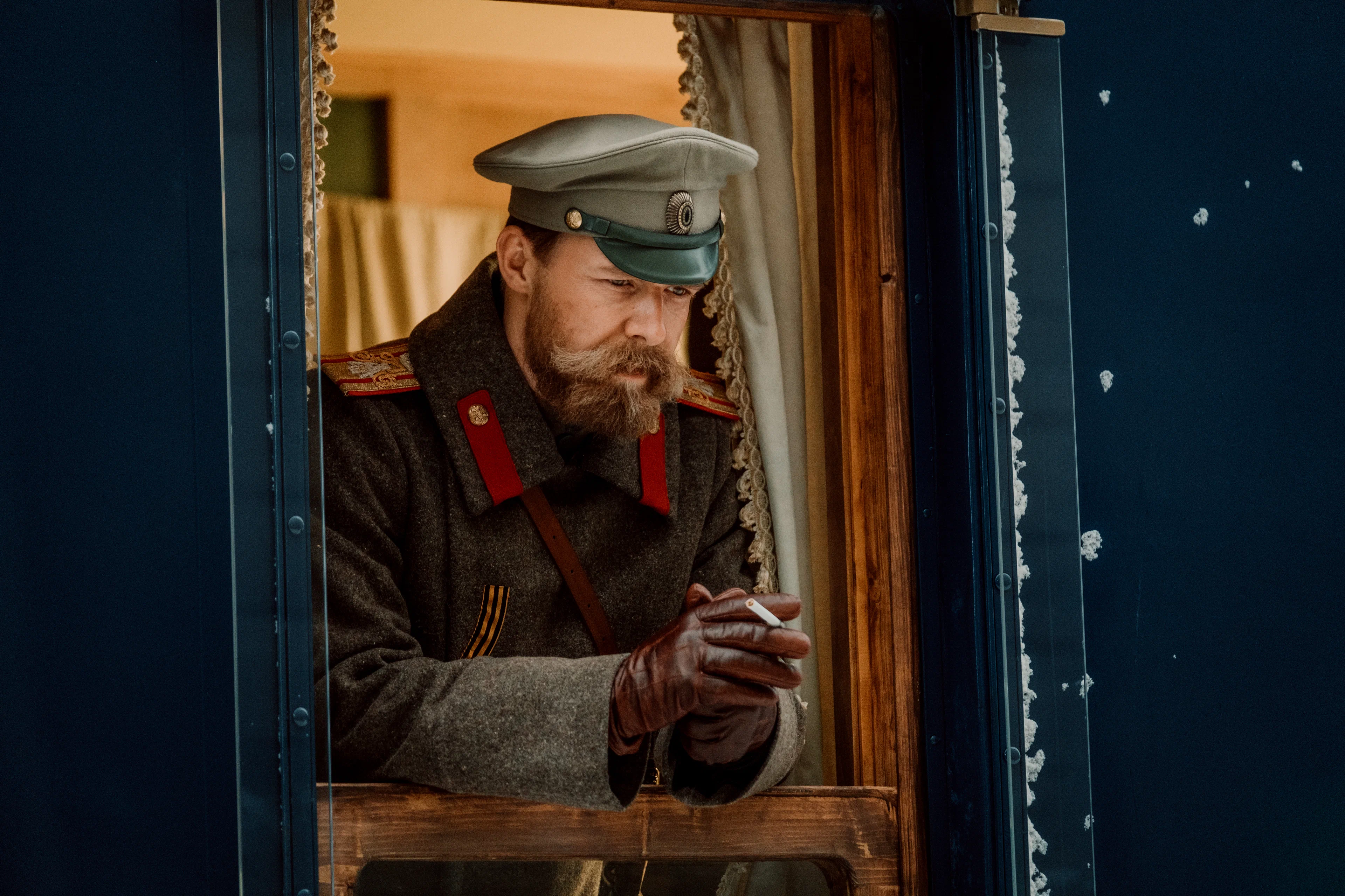 Обложка статьи «Хроники русской революции»: смотрим новый сериал от Кончаловского о плохих революционерах и тлетворности демократии